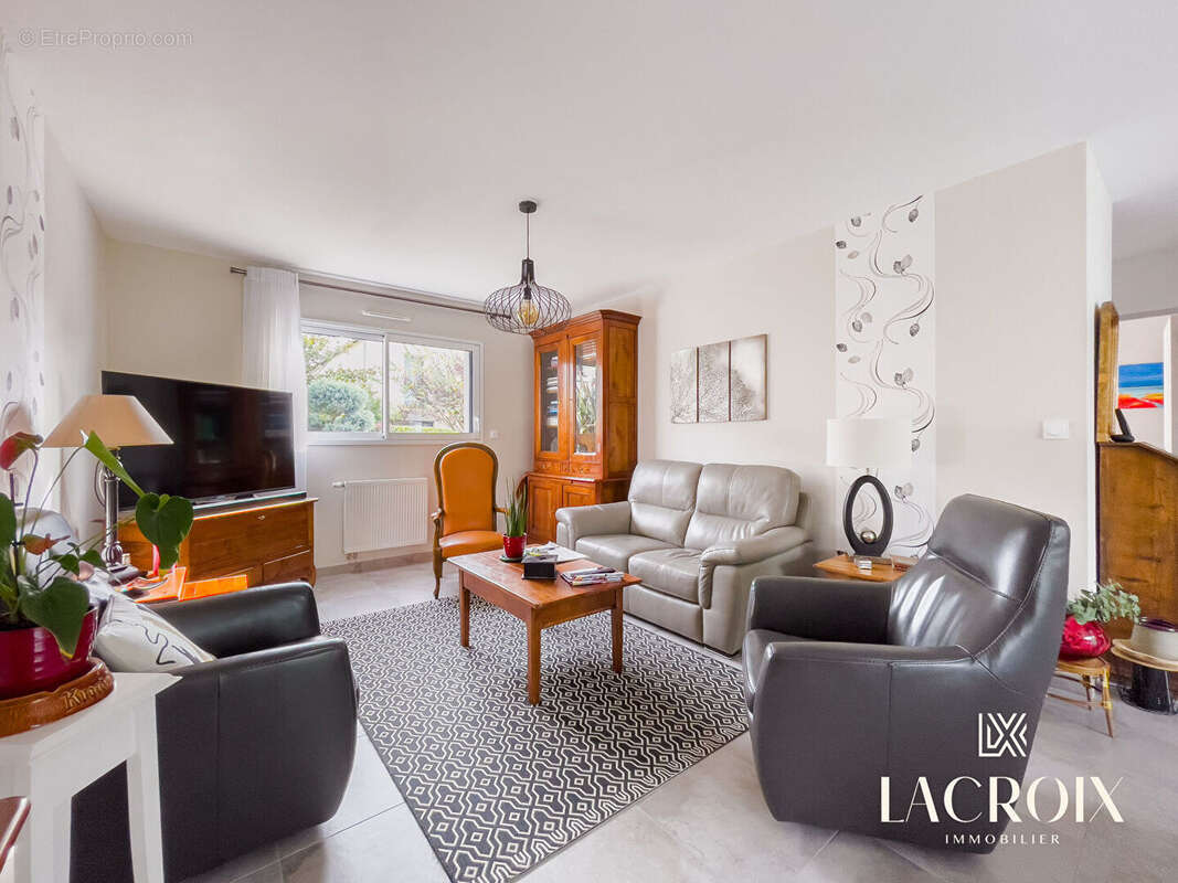 Maison à LA CHAPELLE-DES-FOUGERETZ