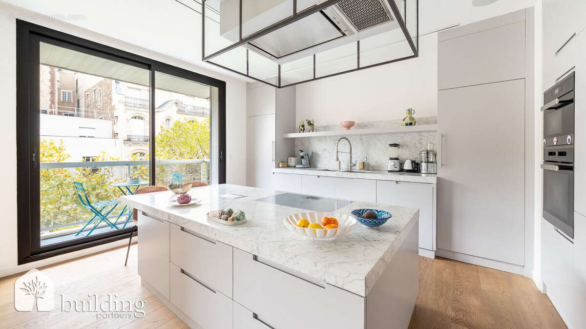 Appartement à PARIS-16E