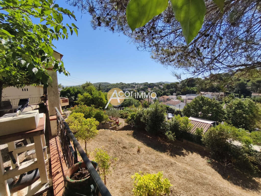 Maison familiale avec deux logements   Vue dégagée   Terrain de 940 m2 - Garage - photo 5
