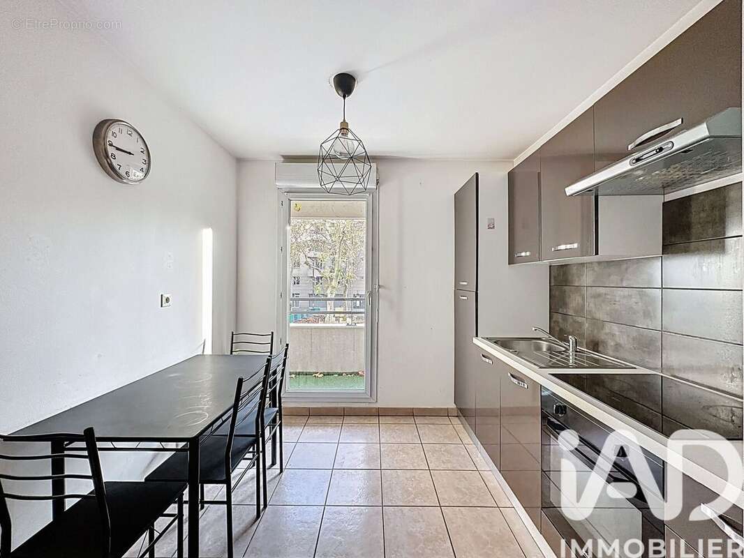 Photo 8 - Appartement à VILLEURBANNE