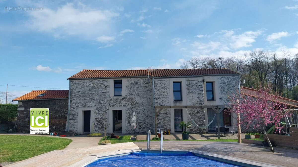 Maison à LA CHAPELLE-BASSE-MER