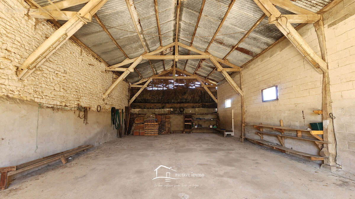 Maison indépendante avec vie de plain-pied et nombreuses dépendances - photo 8