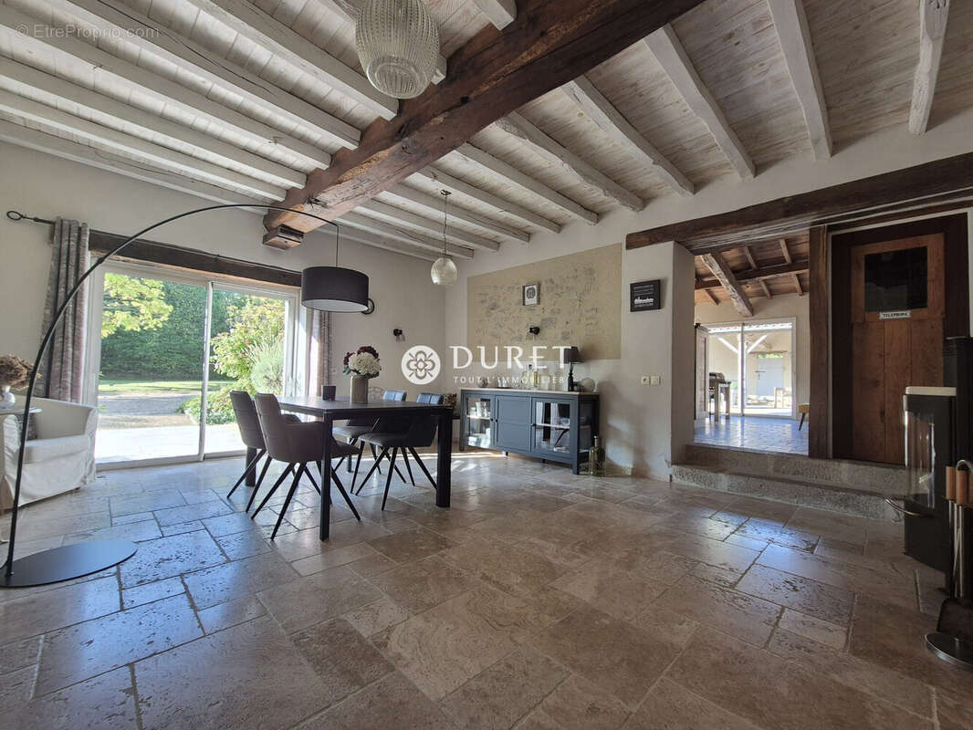 Maison 359 m² à Landeronde  - photo 4