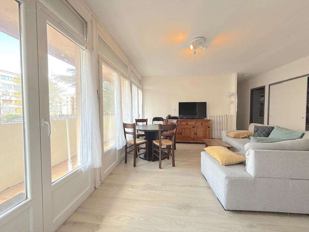 Appartement à CHENOVE