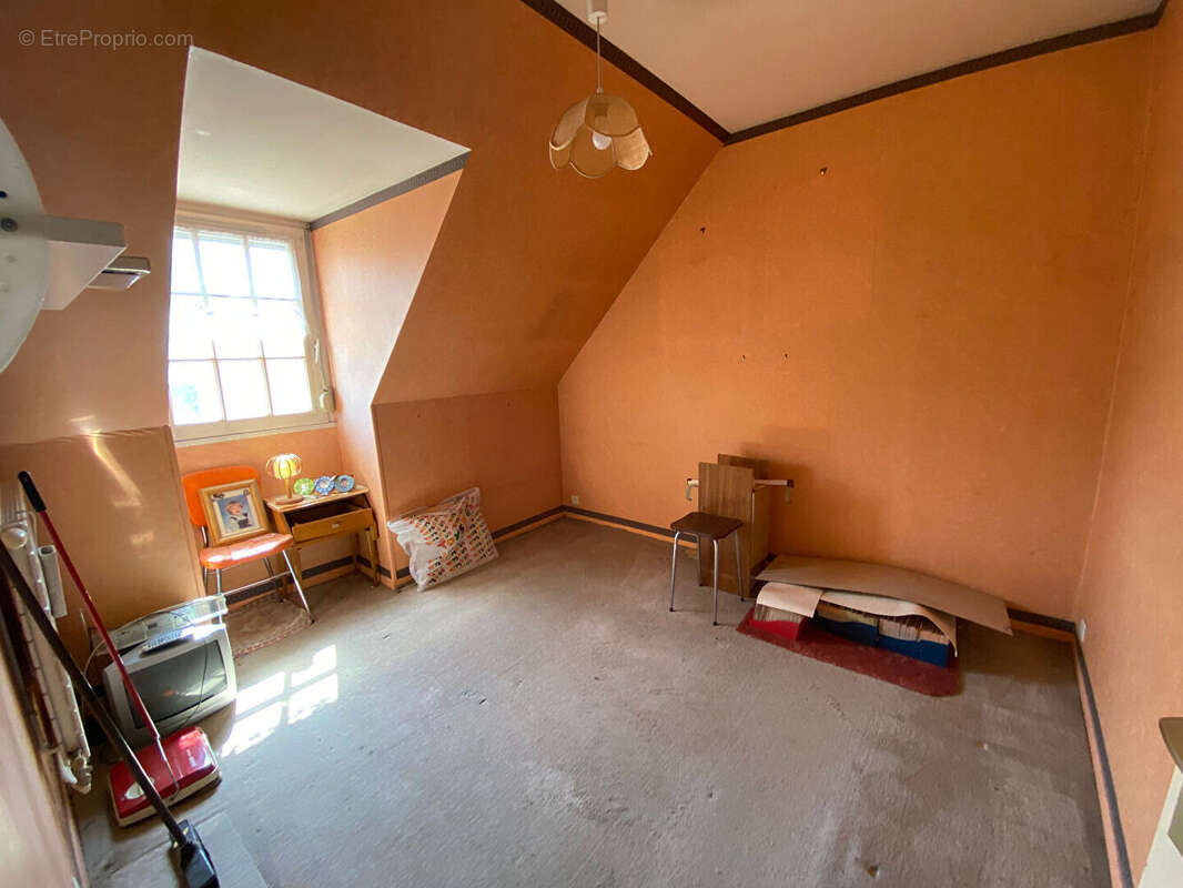 Maison à LES CLAYES-SOUS-BOIS