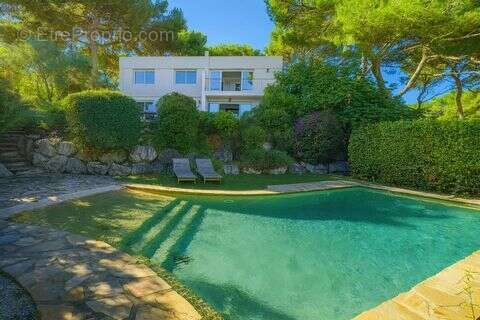 Maison à HYERES
