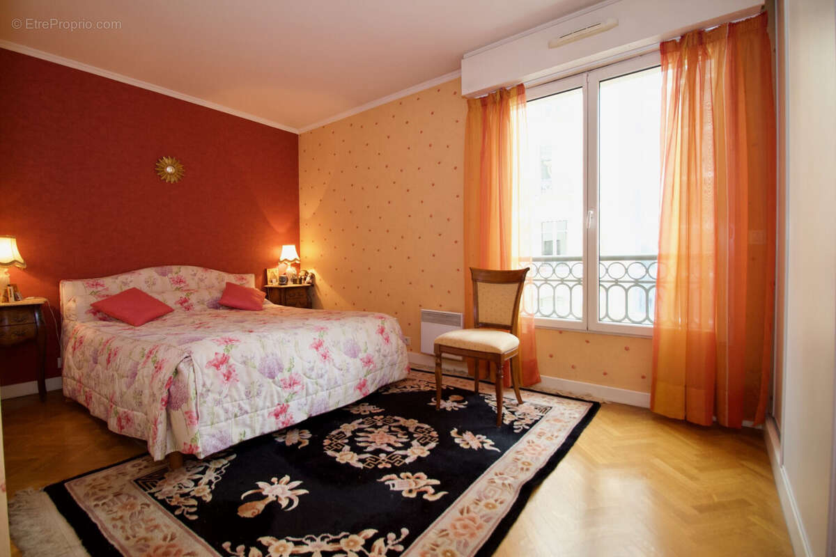 Appartement à LEVALLOIS-PERRET