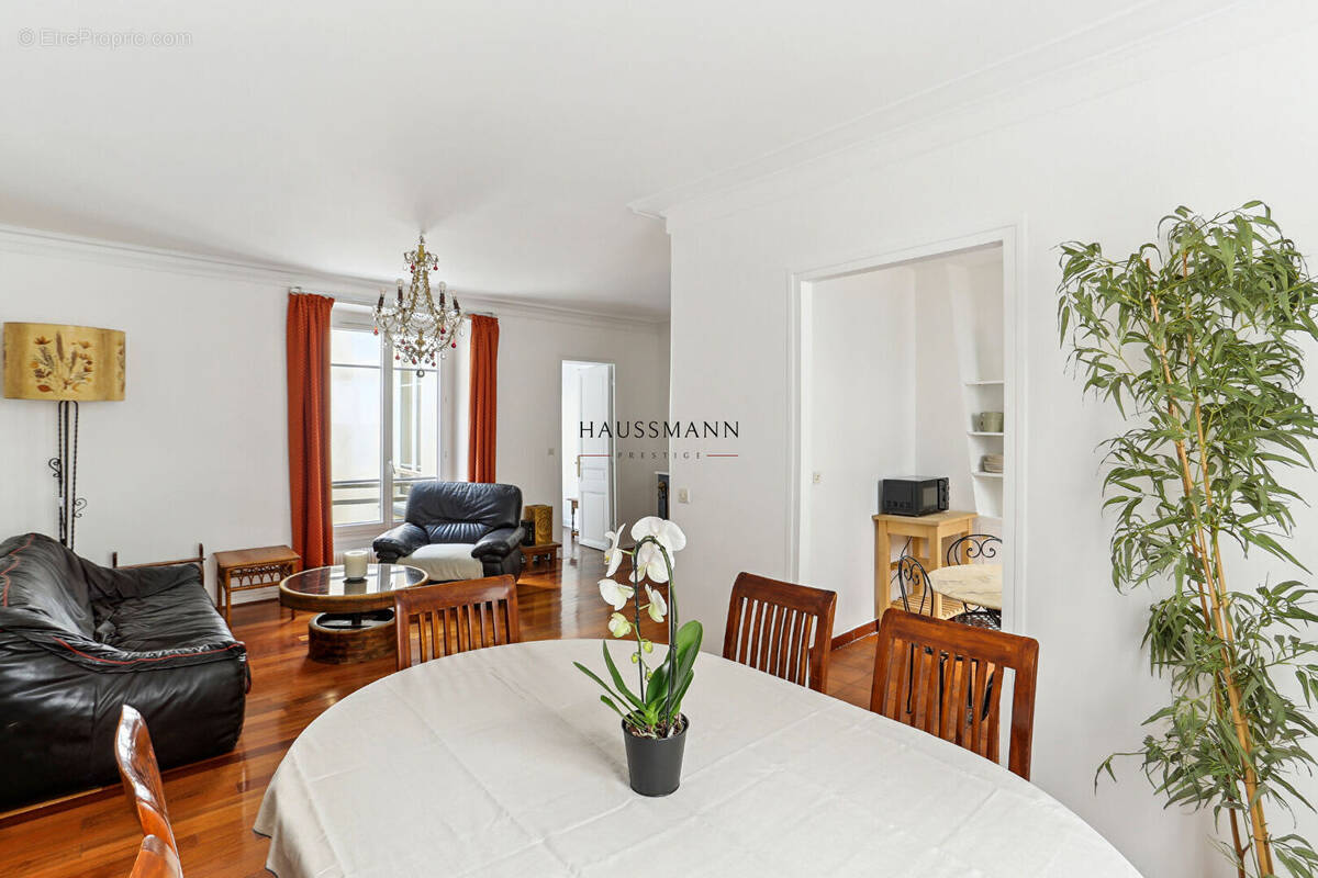 Appartement à PARIS-1E