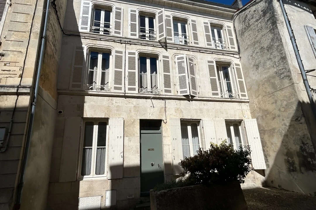 Nouveau prix - Élégante maison de ville de 6 chambres en centre-ville avec jardin - photo 16