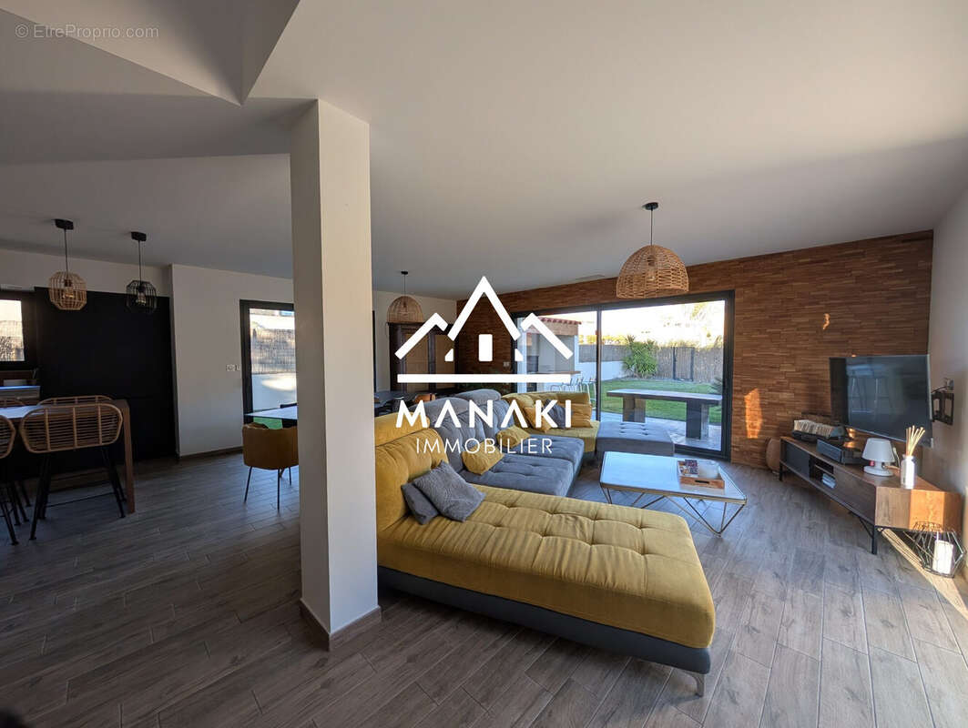 Pièce de vie  - Maison à PEZILLA-LA-RIVIERE