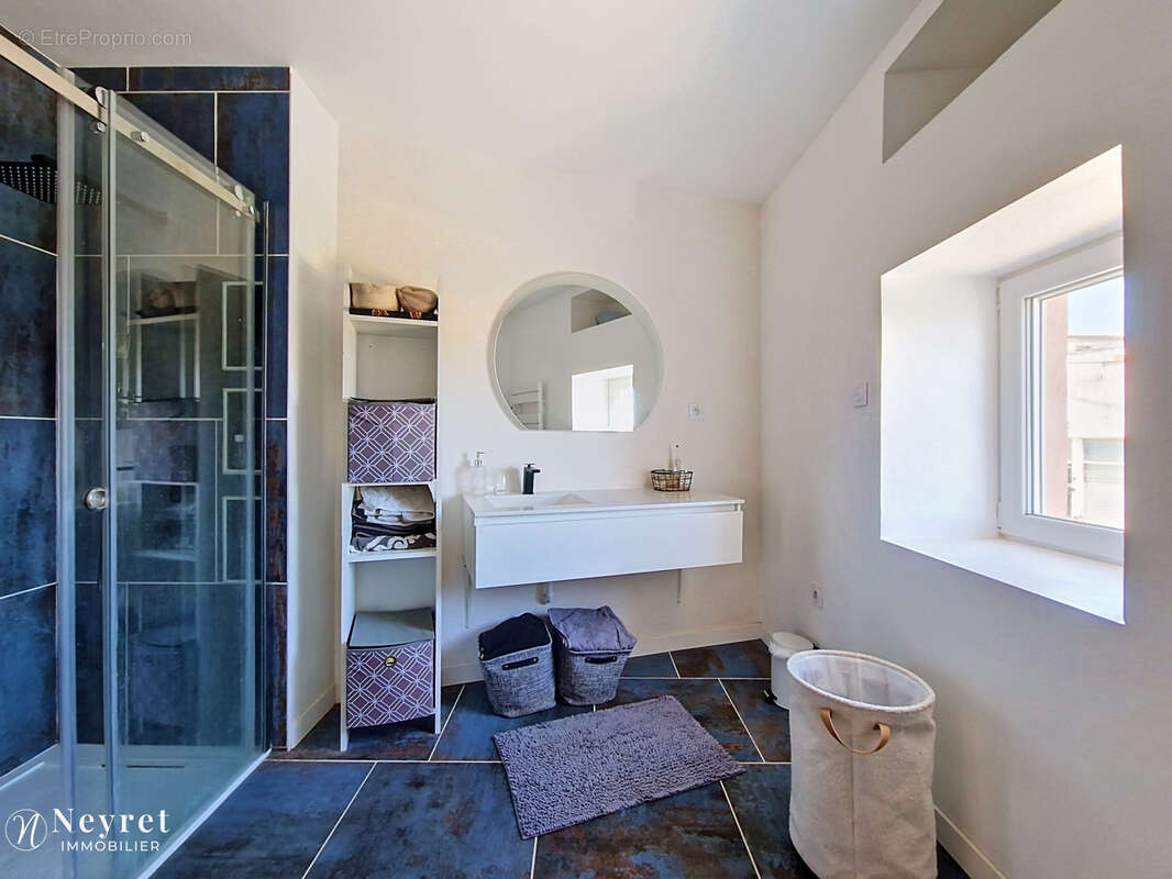 Communay - Maison de ville 151m2 - 4 chambres avec espace bureau - Cour privative de 35m2 - photo 12