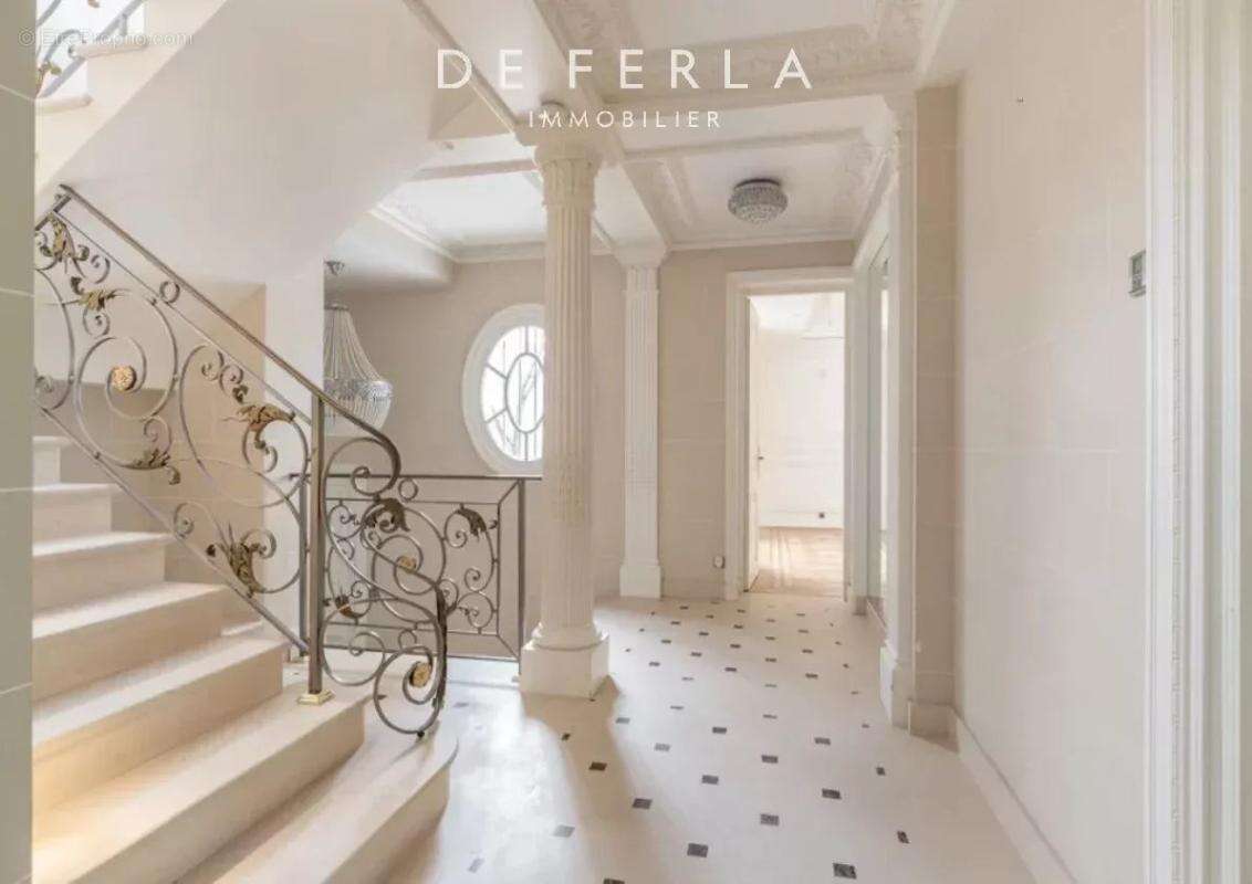 Maison à NEUILLY-SUR-SEINE