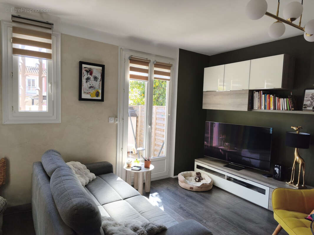 Maison à SAINT-LAURENT-DE-LA-SALANQUE