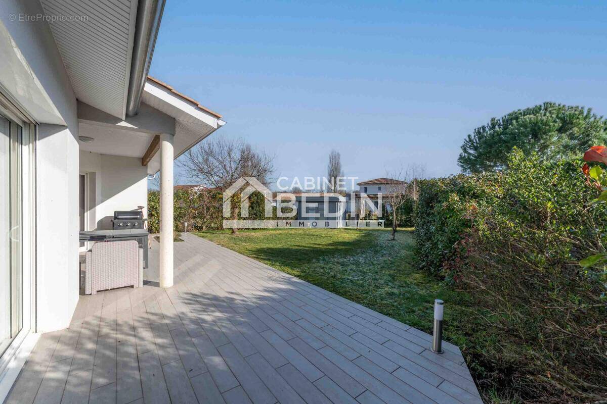 Maison à BLANQUEFORT