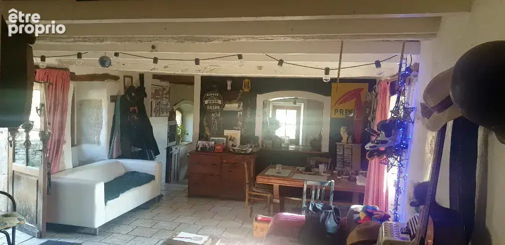 A 5km des commodités, Maison XIX ème typiquement Quercynoise en pierre sur 400m2 de jardin - photo 5