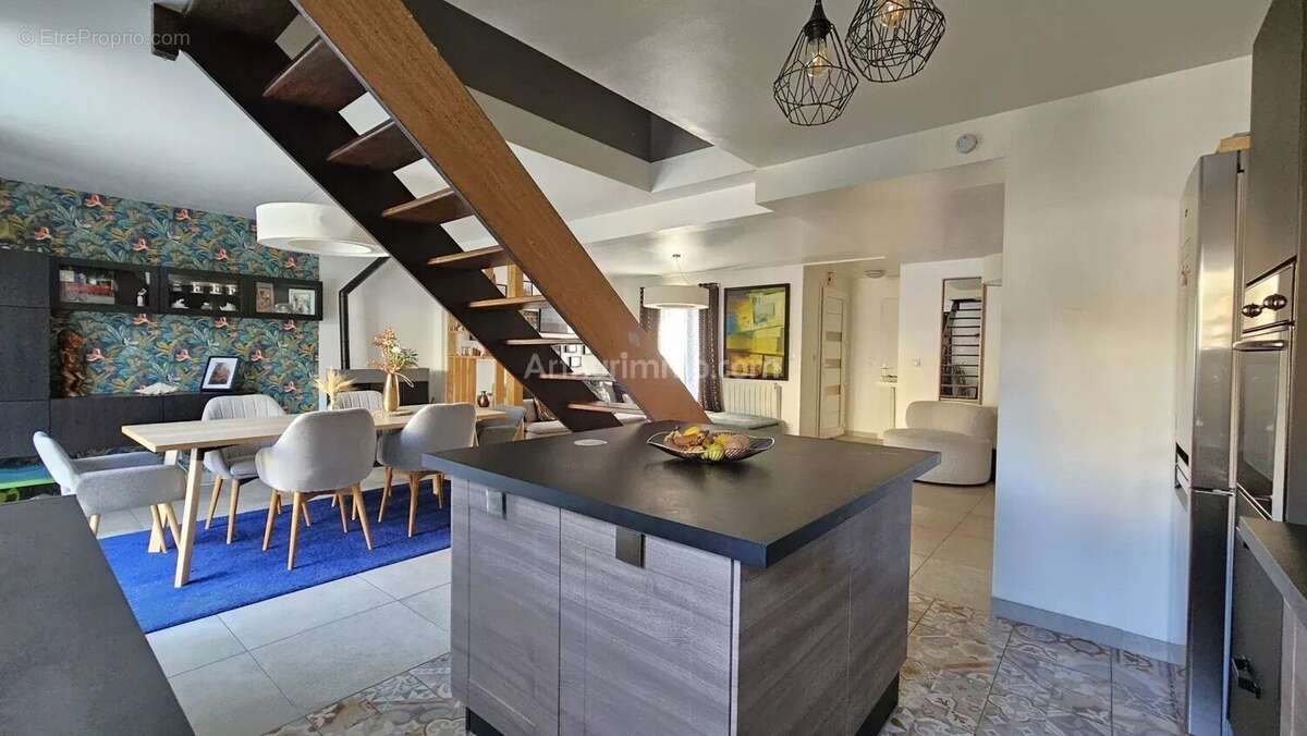 Maison à OLLAINVILLE