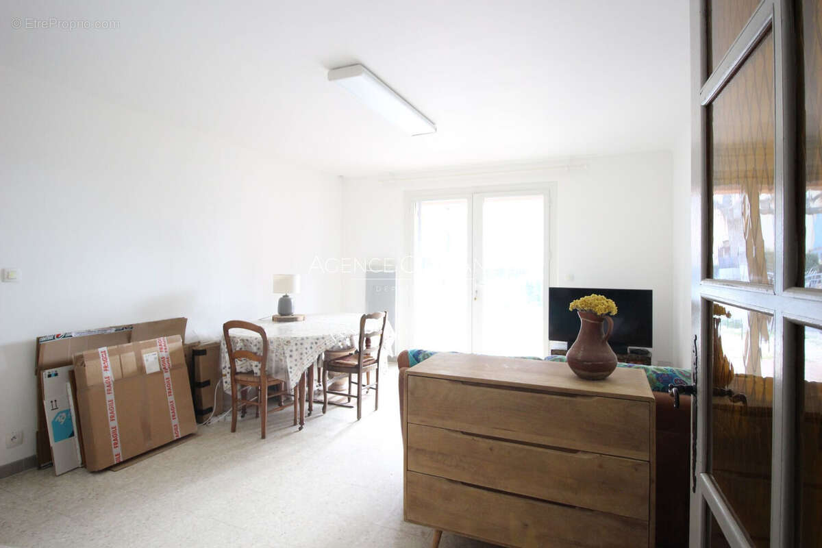 Appartement à SAINT-CYR-SUR-MER