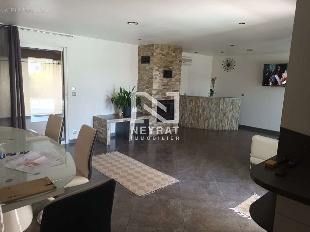 Maison à MONTAUROUX