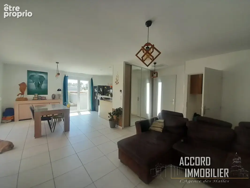 Villa de plain pied avec jardin arboré et piscine - photo 12