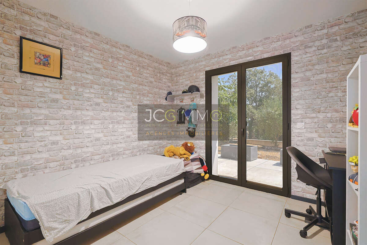 Villa contemporaine T5 de 150m2 habitables avec vue dominante, garage et piscine ! - photo 18
