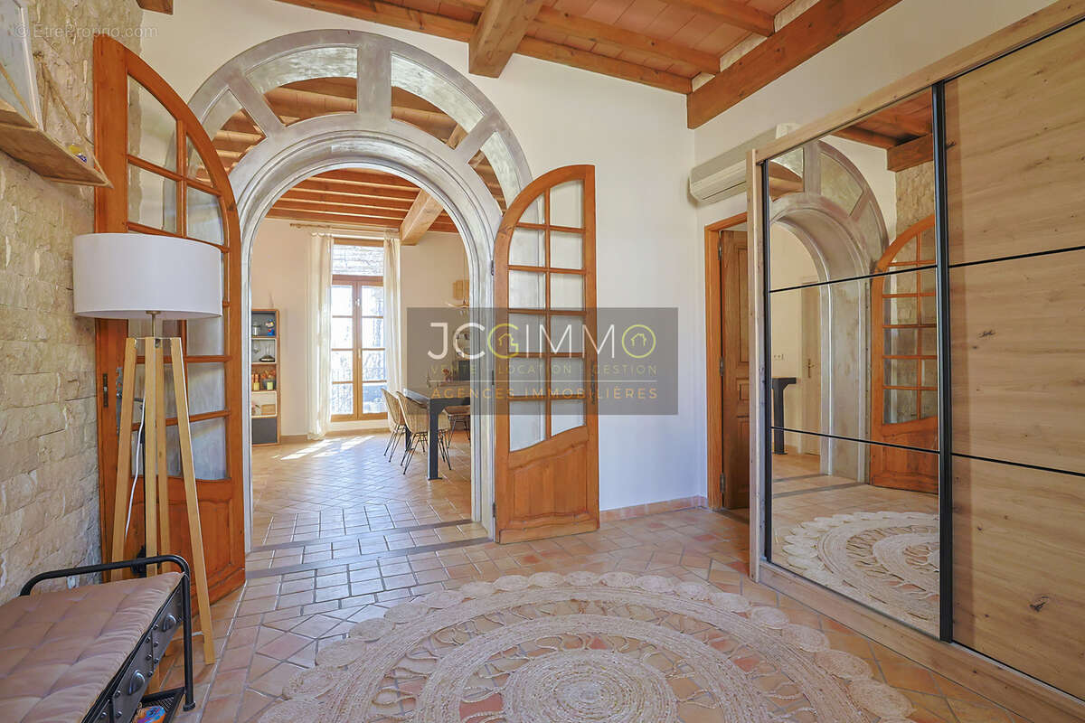 Bastide d’exception au cœur du village de puget-ville   charme, volumes & potentiel unique - photo 10