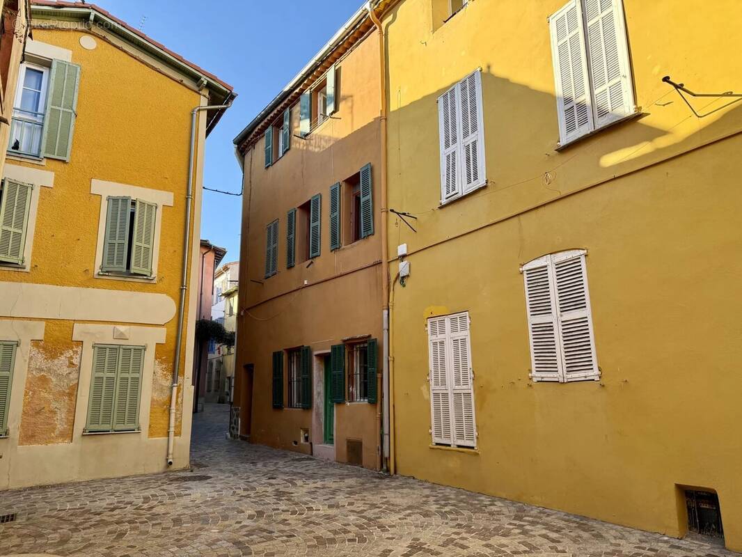 Appartement à SAINT-LAURENT-DU-VAR