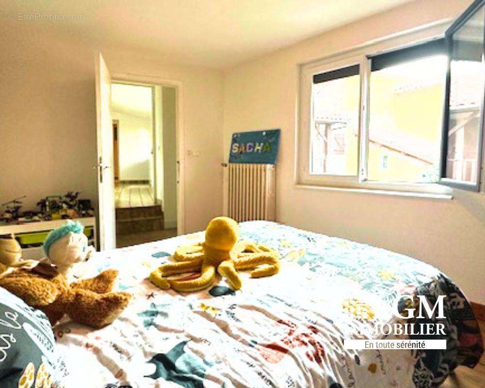 Maison à LE BREUIL-SUR-COUZE