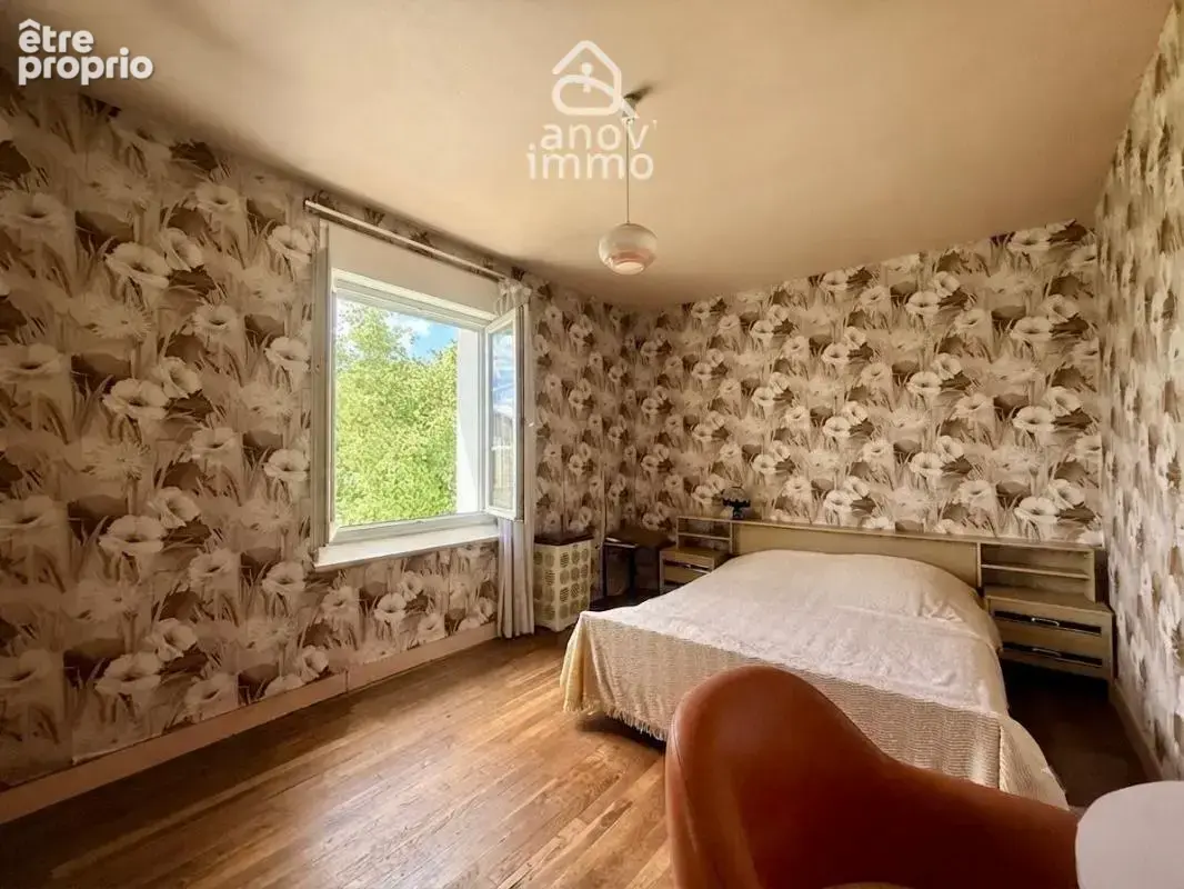 Maison familiale avec nombreuses dépendances à CHAMPNIERS - photo 8