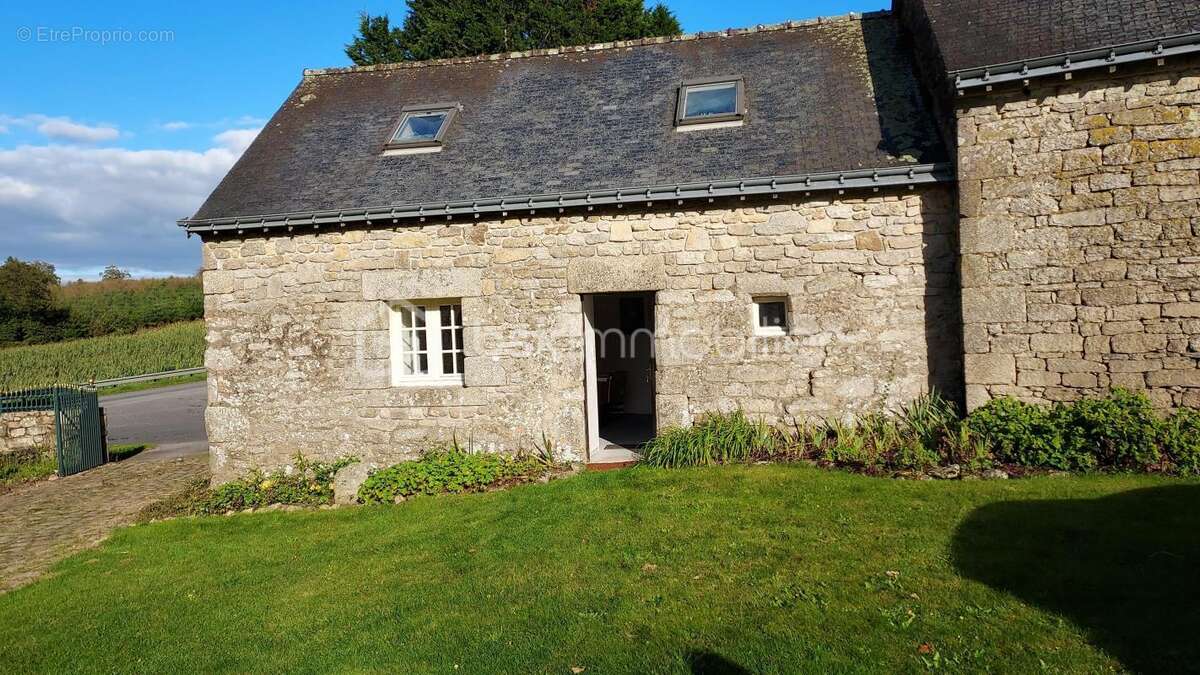 ensemble immobilier en pierre de 187 M2 à GUERN - photo 10