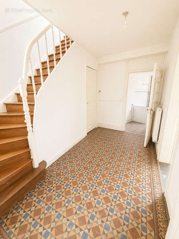 Maison lumineuse de 126 m2 avec 4 chambres et garage à La Sentinelle - photo 2