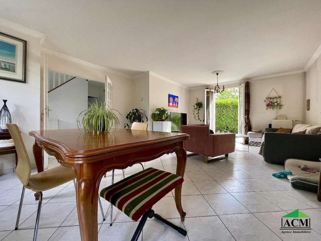 Maison à MERY-SUR-OISE