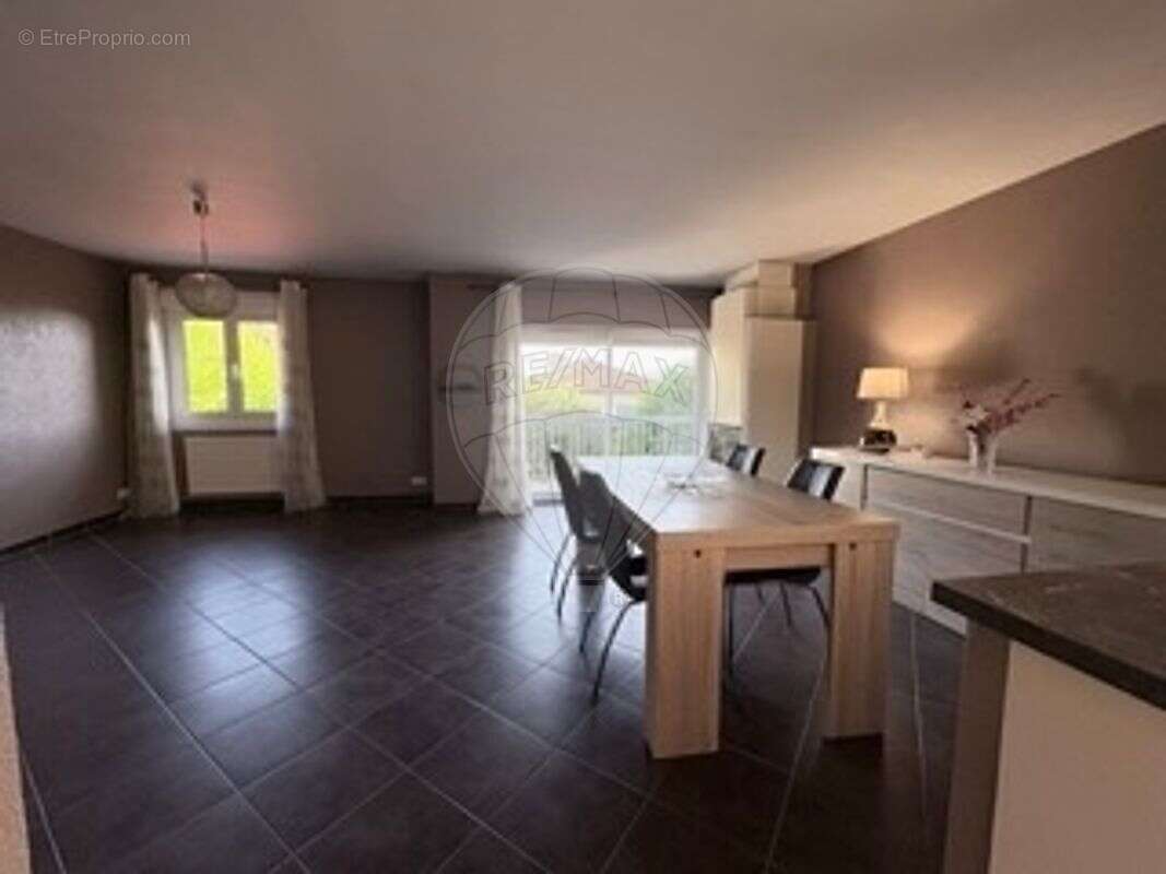 Maison à VILLE-LA-GRAND