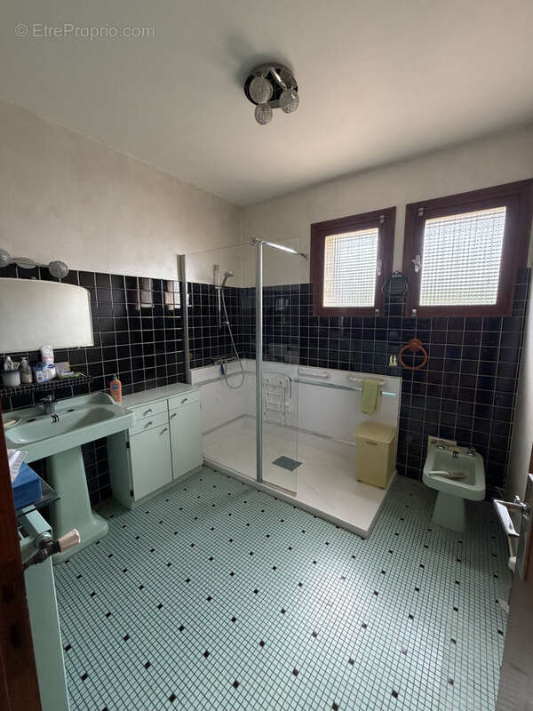 Coup de cœur assuré : Maison de qualité avec fort potentiel sur magnifique terrain de 5800 m2. - photo 10