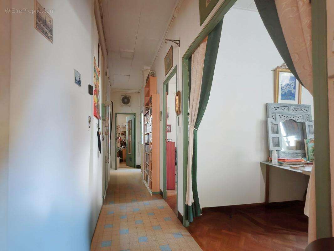 Appartement à MARSEILLE-1E