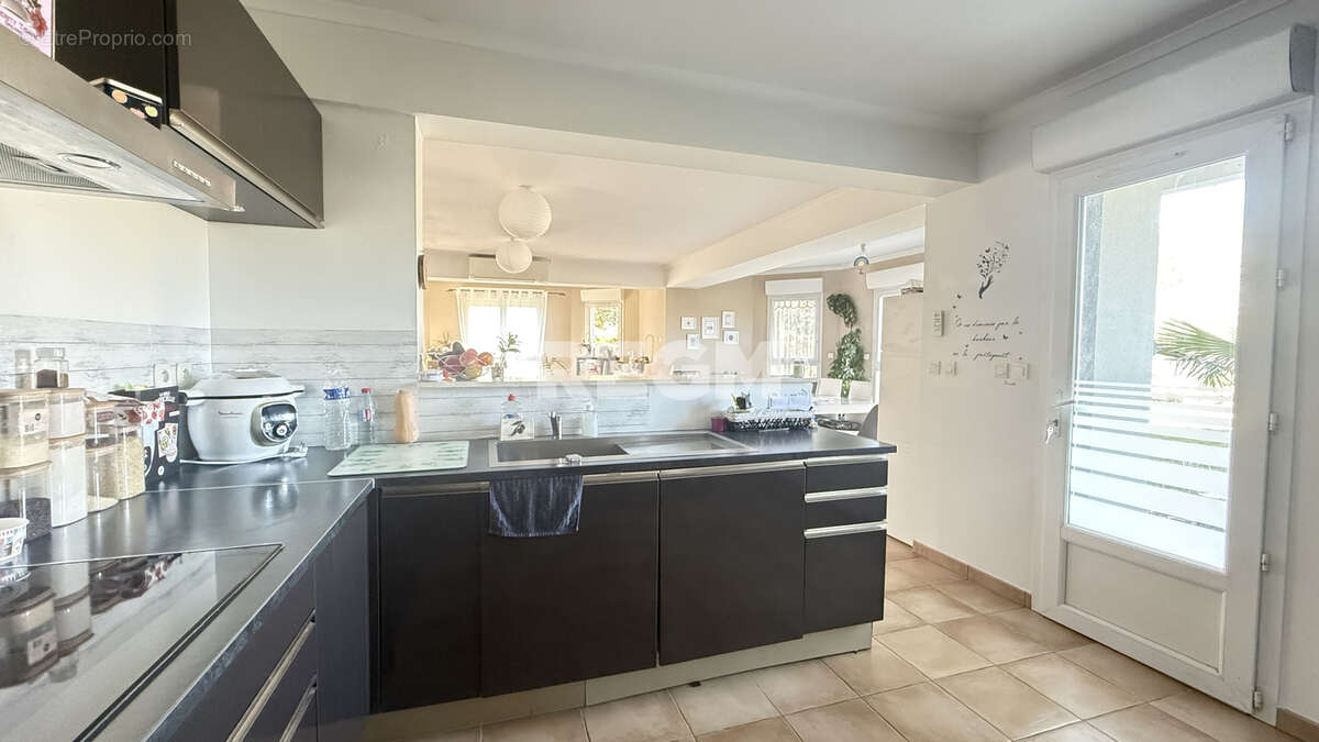 Maison familiale 235 m2 sue parcelle de 1419 m2 - photo 4