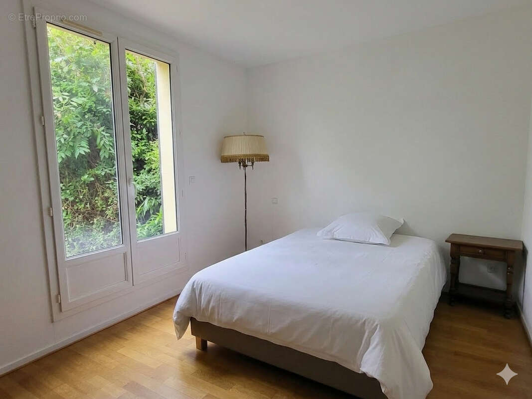 Appartement à NEAUPHLE-LE-CHATEAU