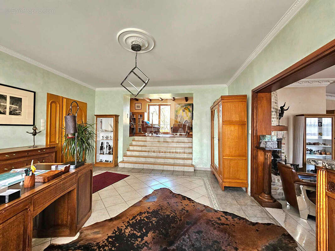 Semi plain pied, 4 chambres, bureau, jardin, dépendances, garage - photo 3