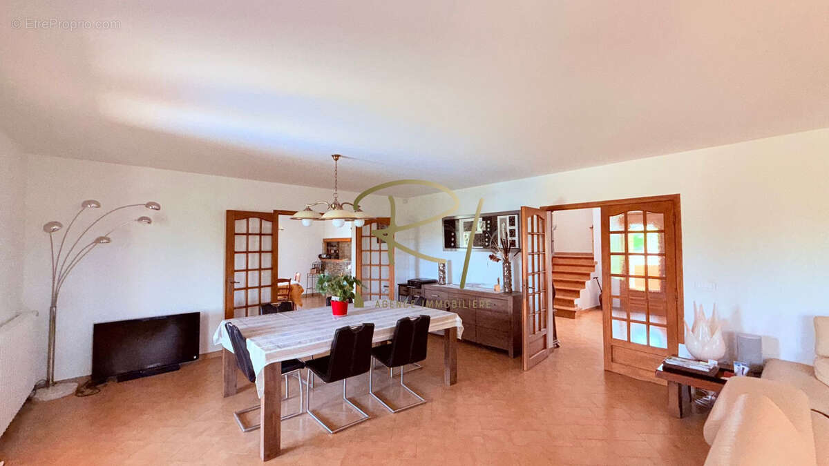 Maison à SAINT-SAUVEUR-DE-CRUZIERES