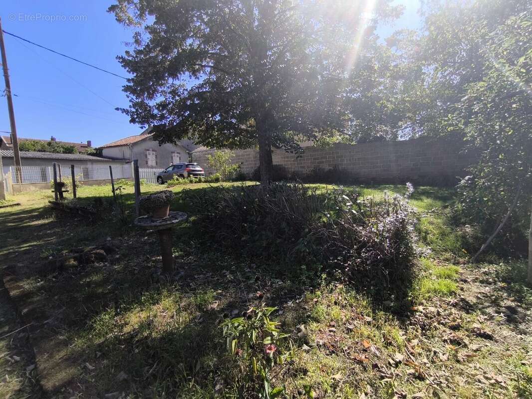 Maison à SAINT-JUNIEN