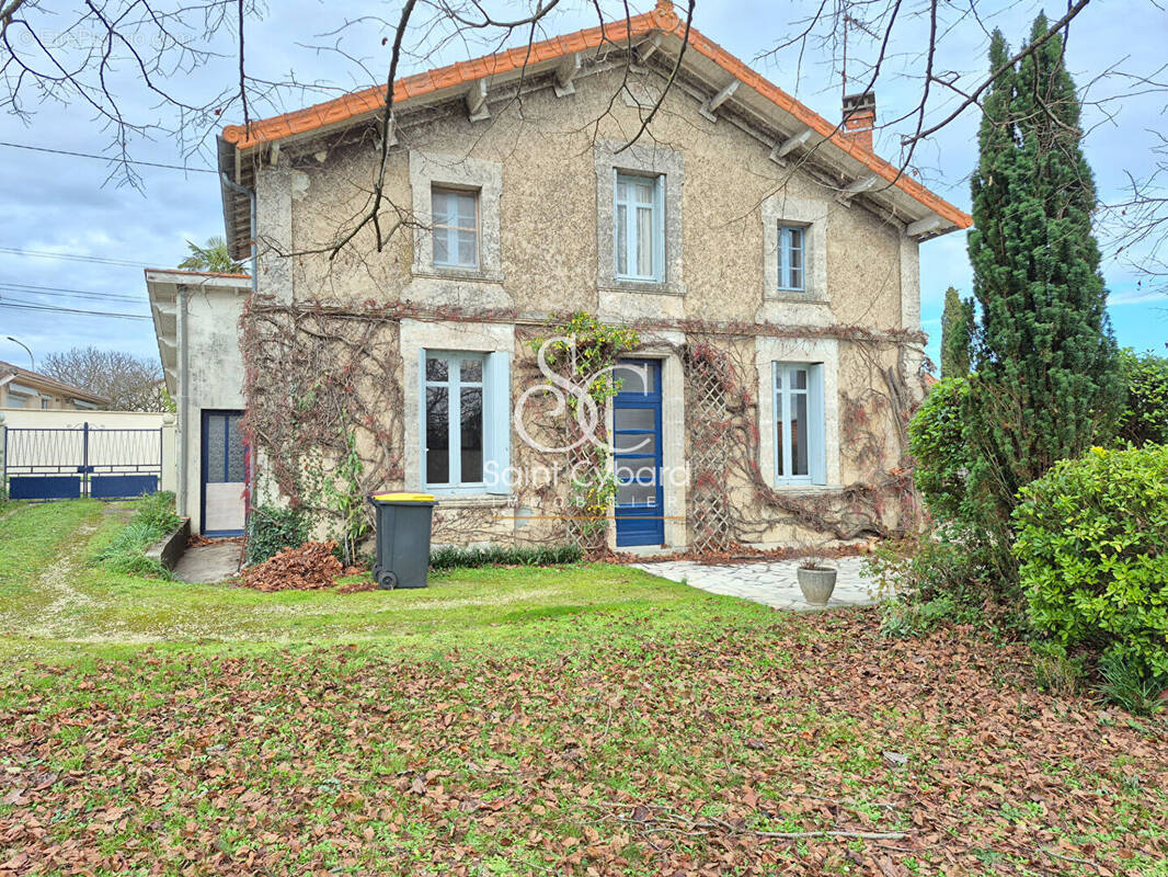 Maison à RUELLE-SUR-TOUVRE