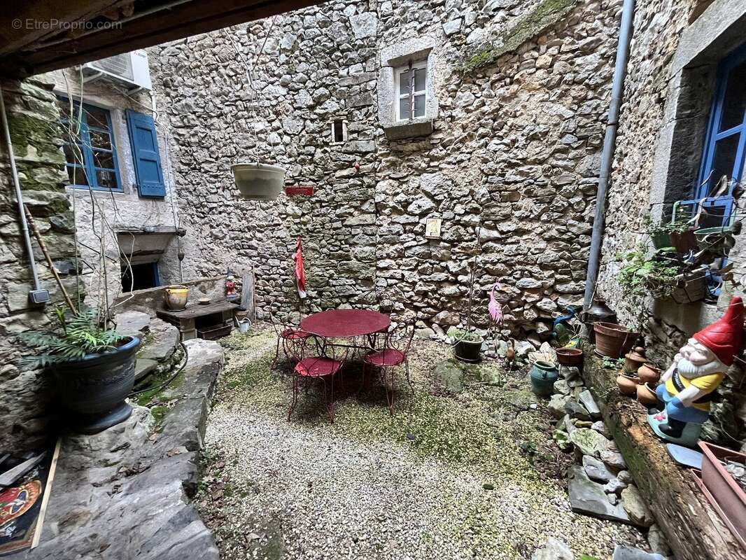 Maison à DURFORT-ET-SAINT-MARTIN-DE-SOSSENAC