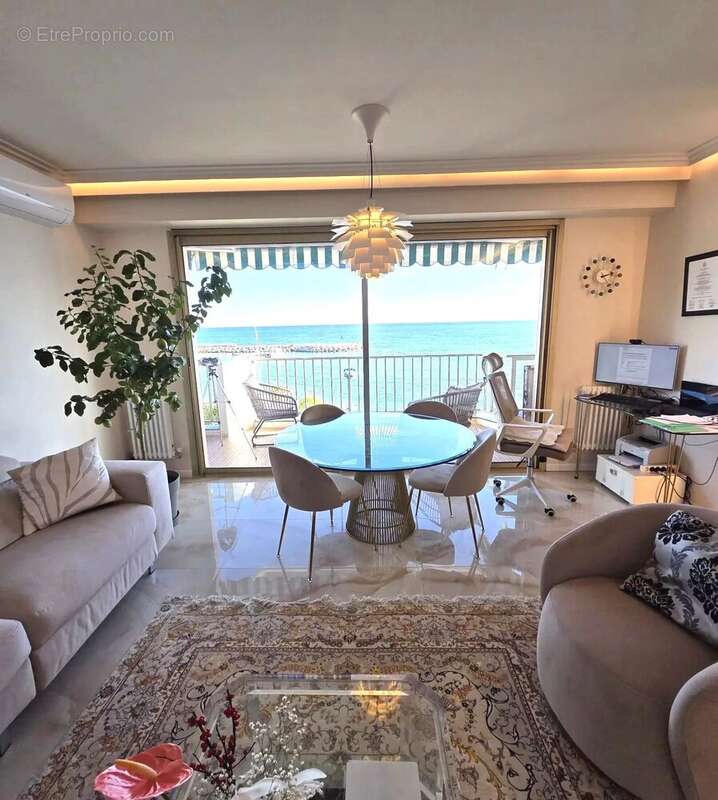 Appartement à ROQUEBRUNE-CAP-MARTIN