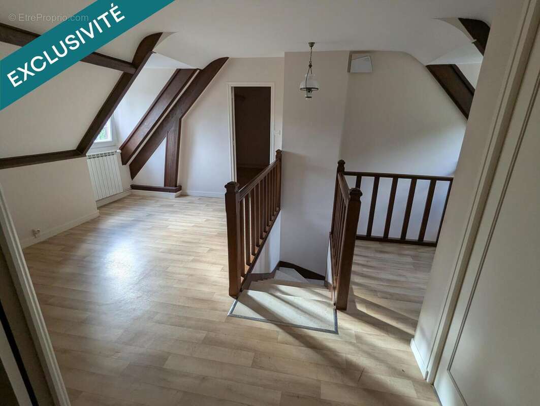 Maison 180 m² à Saint-Eloy-De-Gy  - photo 8