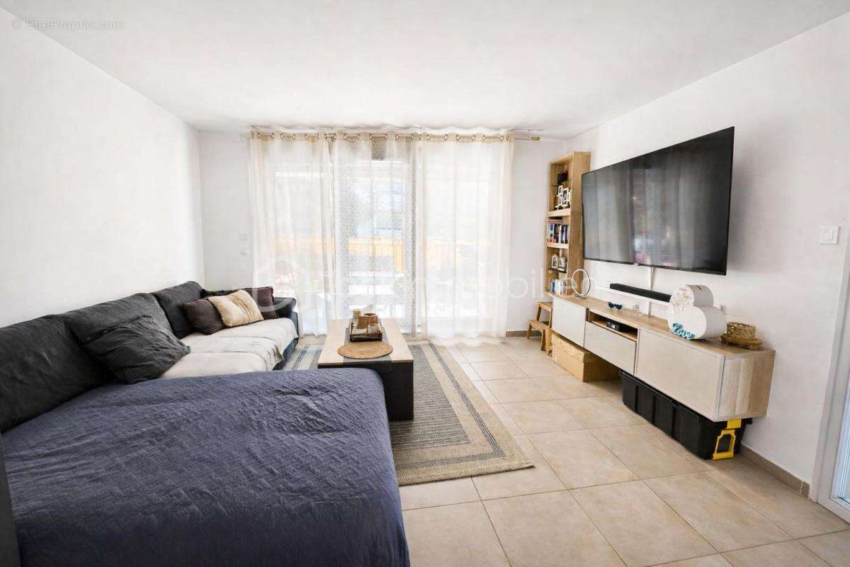 Appartement à LE MUY