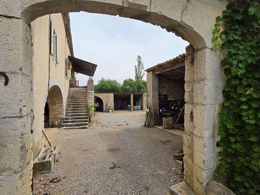Mas authenitique sur plus d  un hectare de terrain - photo 5