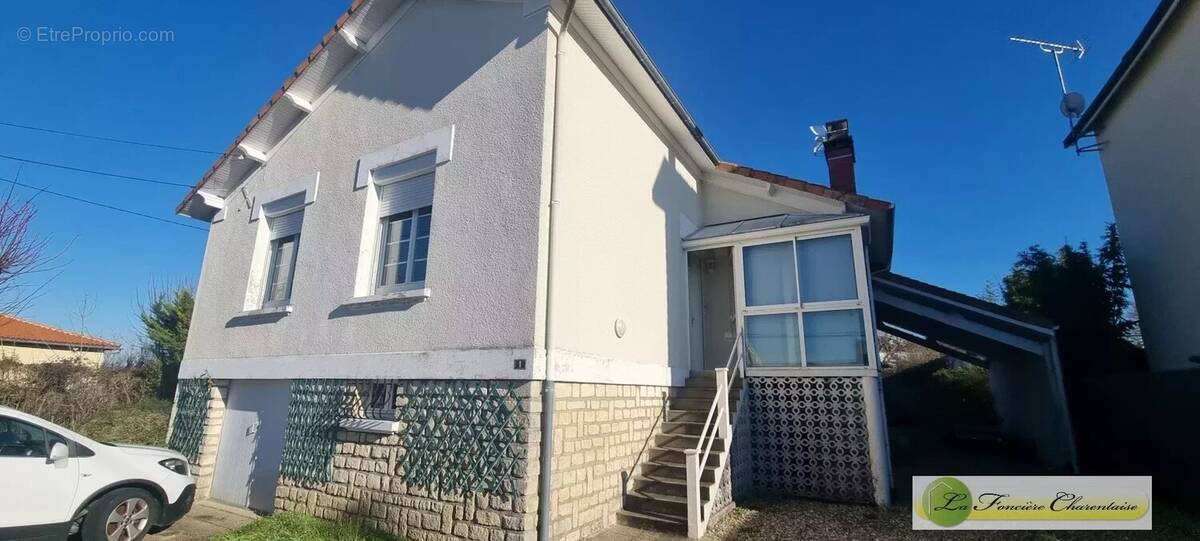 Maison à RUELLE-SUR-TOUVRE
