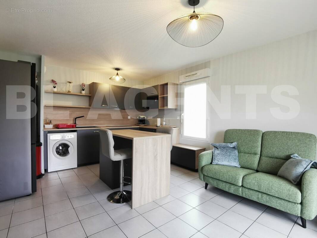 PDV - Appartement à SAINT-YZAN-DE-SOUDIAC