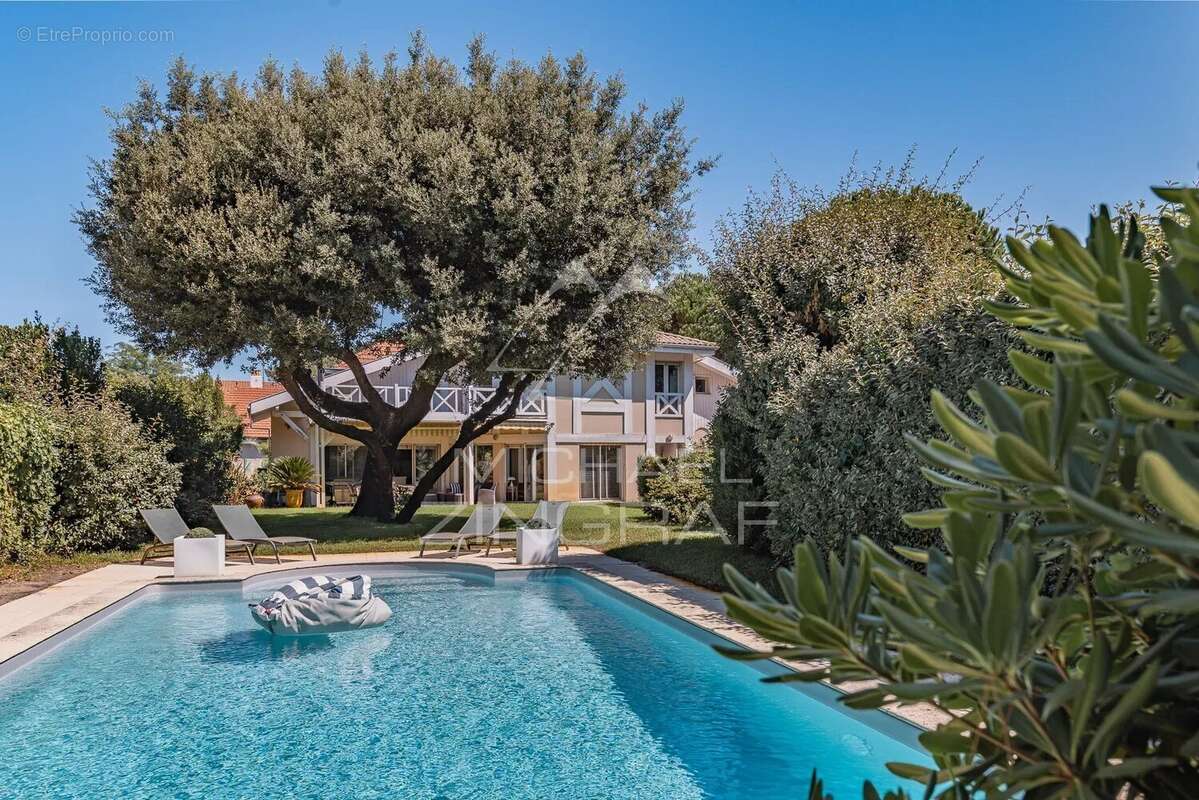 Élégante villa à quelques pas de la plage - photo 2
