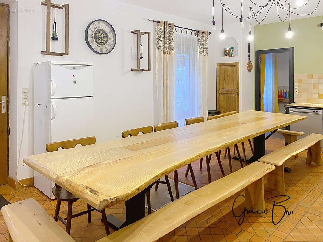 Maison 330 m² à Lezay  - photo 6