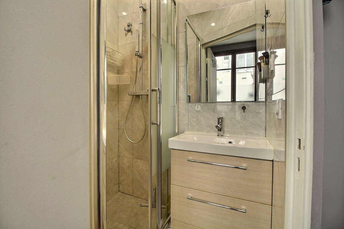 Appartement à COURBEVOIE